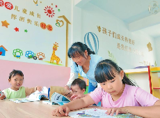 曲靖市補(bǔ)齊農(nóng)村留守老人和留守兒童服務(wù)短板——聚焦“一老一小” 托起“朝夕美好”